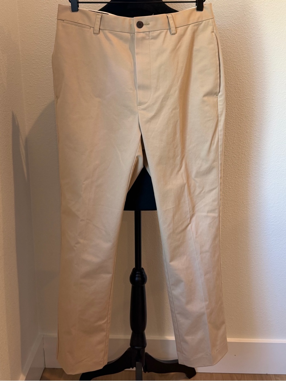 Orvis Men's Khaki Straight-Leg Chinos - Cream